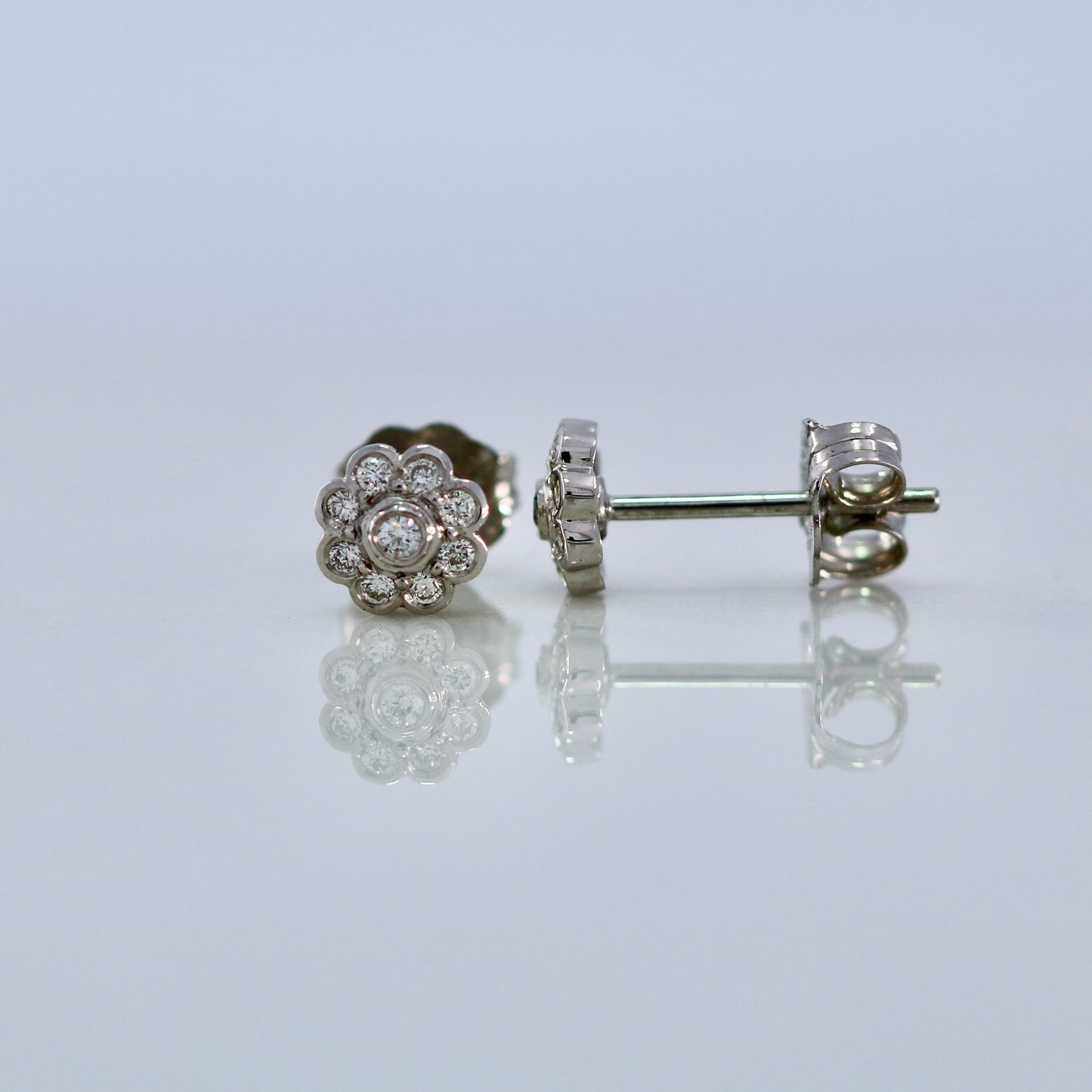 Flower Studs in Platinum